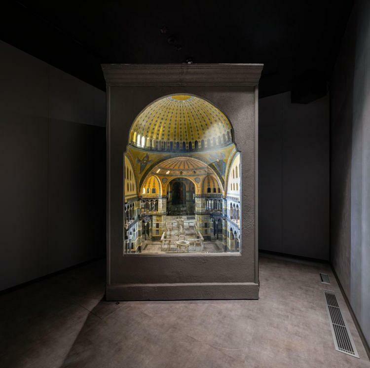 Cenas do Museu de História Hagia Sophia