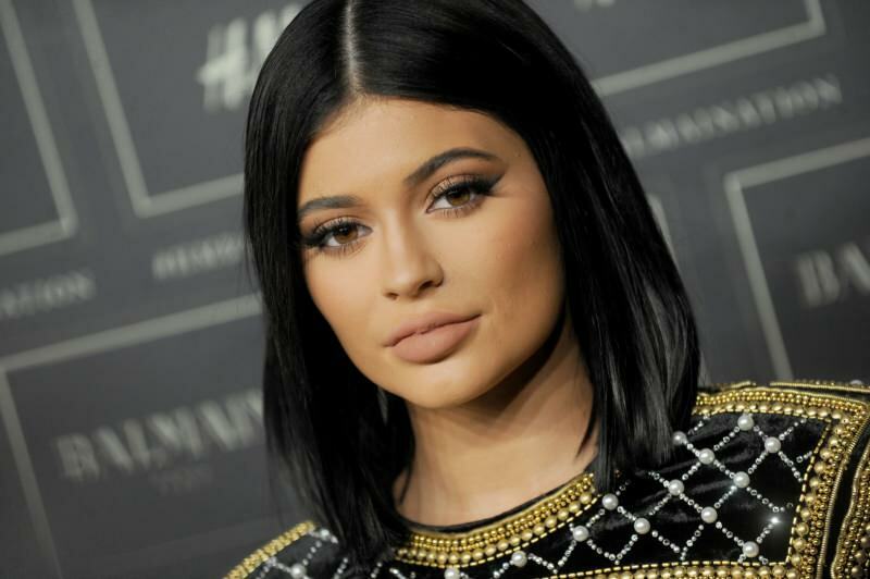 Movimento escandaloso de Kylie Jenner! Lança doação para maquiador famoso que sofreu um acidente