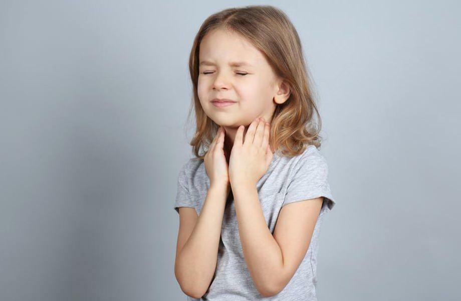 dor de garganta em crianças
