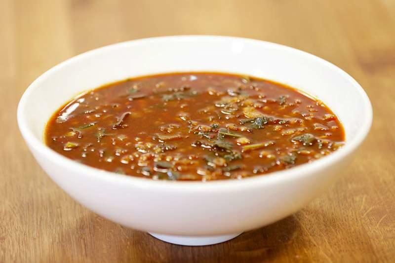 Como fazer sopa de lentilha preta?