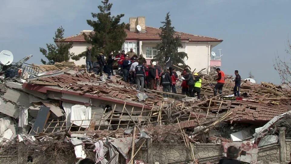 Emine Erdoğan transmitiu seus melhores votos a todos os cidadãos afetados pelo terremoto de Malatya