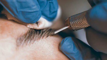 Qual é o método de preencher as sobrancelhas com a técnica capilar? Método de microblading