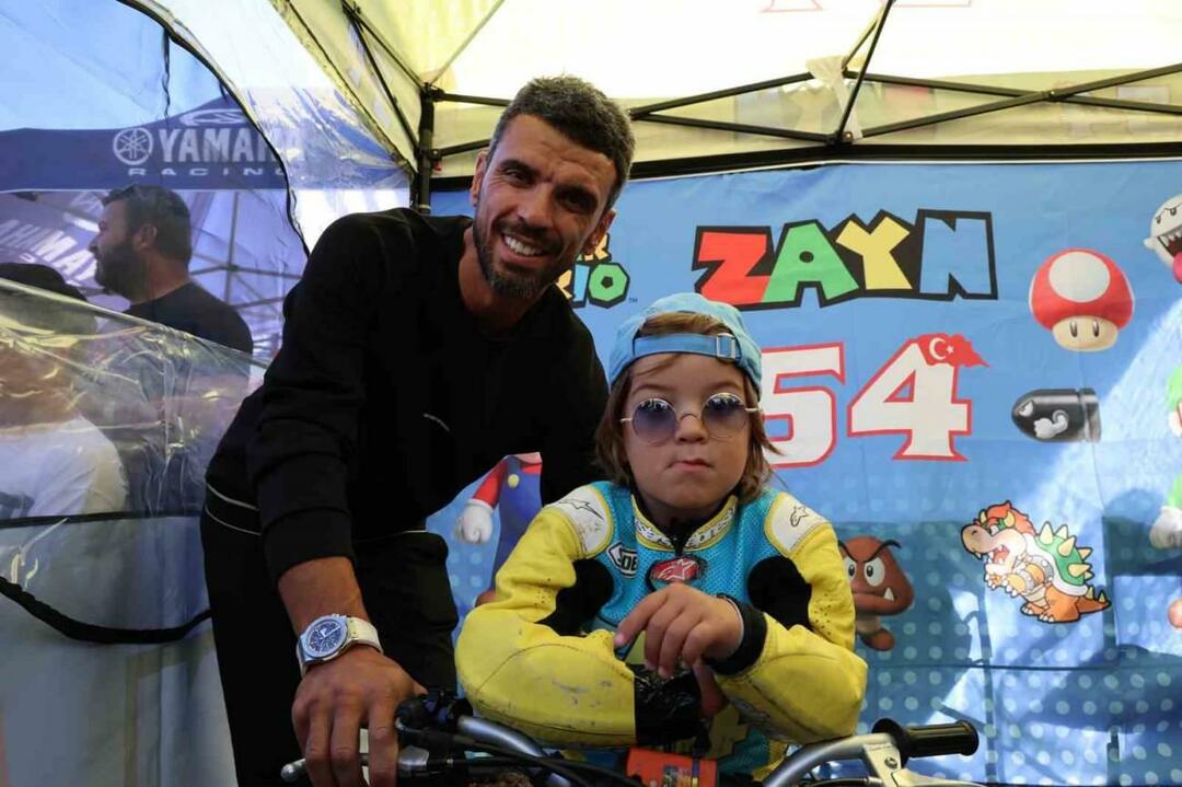 Alegria do campeonato do filho de 4 anos de Kenan Sofuoğlu, Zayn!