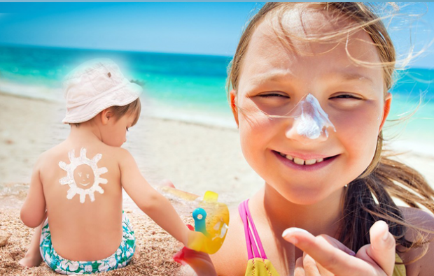 Como escolher um creme protetor solar para bebês e crianças