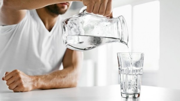 Como perder peso bebendo água? Dieta aquática que enfraquece 7 quilos em uma semana! Taxa de consumo de água por peso