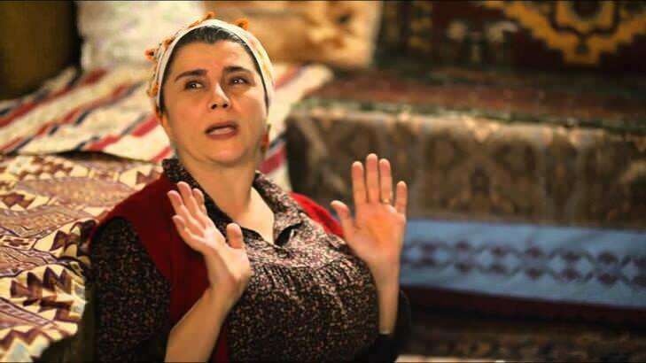 Quem é Gülcihan, a mãe de Girl in the Glass Sedat, realmente? Quem é Devrim Yakut e quantos anos ele tem?