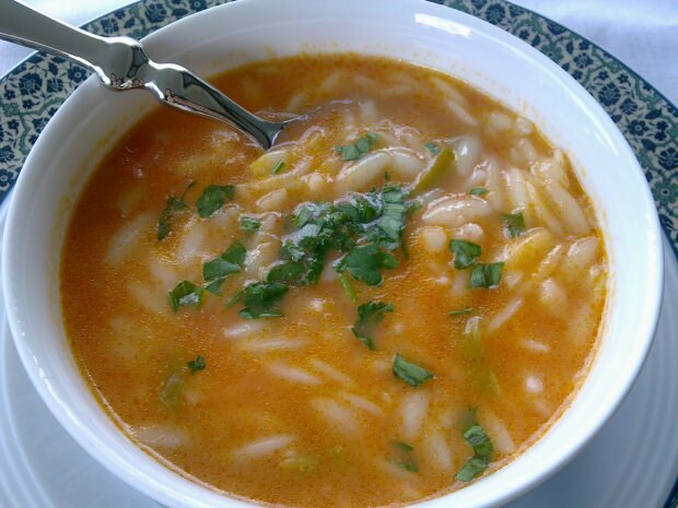 Deliciosa receita de sopa de macarrão de cevada