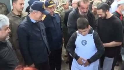 Mehmet Yalçınkaya conquistou os corações! MasterChef vestiu a vítima do terremoto com deficiência visual no avental