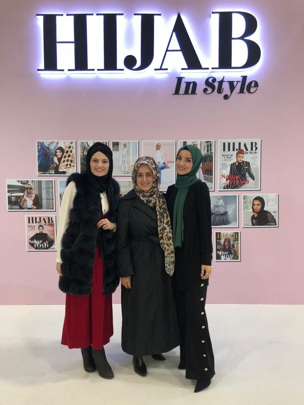Grande interesse em Hijab na revista Style na Halal Expo Fair