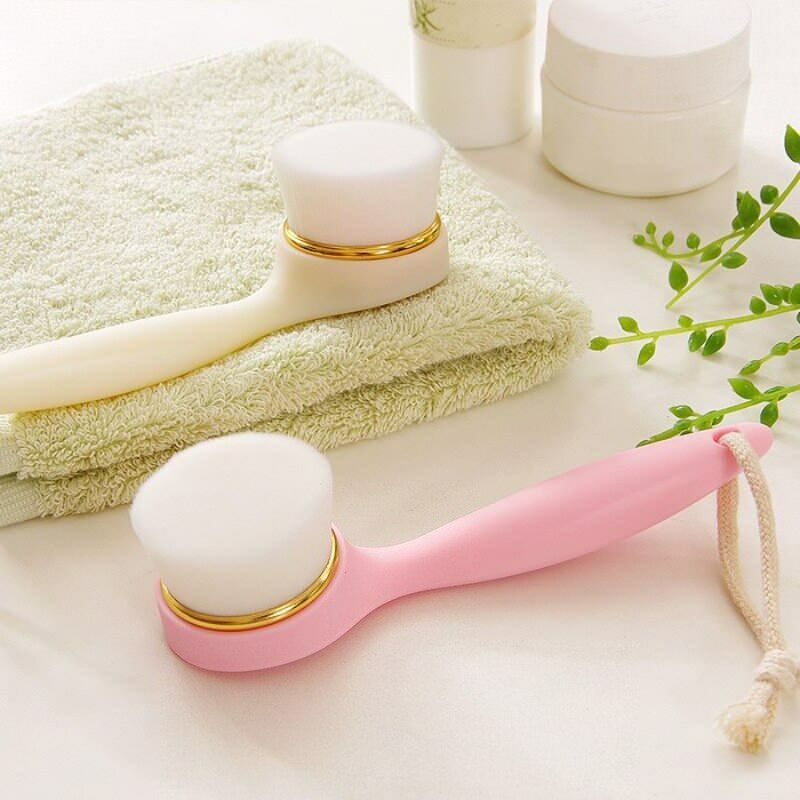 O que é uma escova de limpeza facial e como usá-la? Benefícios da escova de limpeza facial para a pele