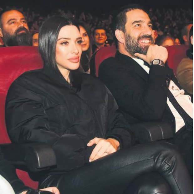 Um quadro do evento com a presença de Arda Turan e sua esposa Aslıhan Nature