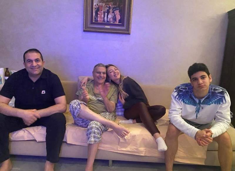 Mehmet Ali Erbil está compartilhando com seus filhos
