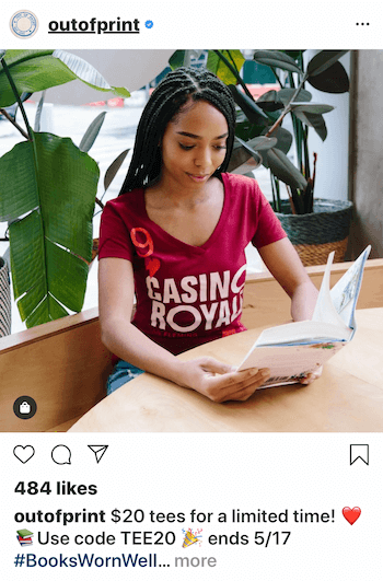 Postagem de negócios no Instagram com uma pessoa usando o produto