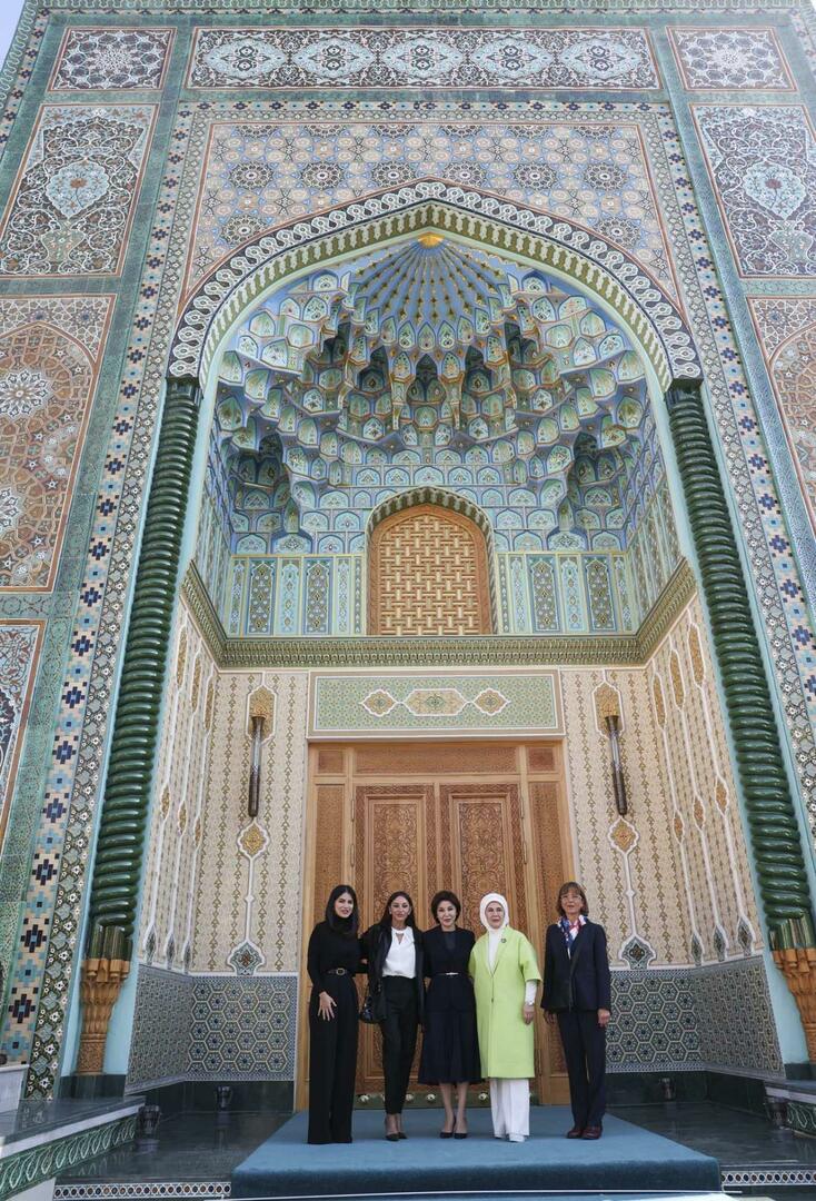 Emine Erdoğan partilhou a sua visita ao Uzbequistão