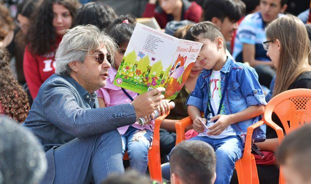 Os amantes de livros se conheceram na Praça Taksim