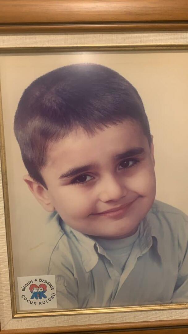 Foto de infância de CZN Burak Özdemir 