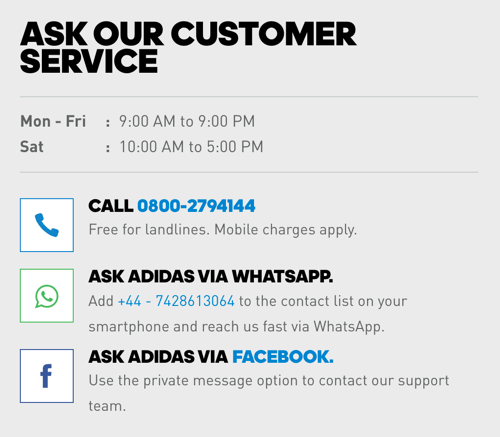 Além de um número de telefone, a Adidas inclui links do WhatsApp e do Facebook Messenger para opções de atendimento ao cliente.