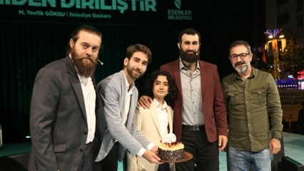 Jogadores da Ressurreição Ertuğrul participaram do evento 'Ressurreição do Ramadã'