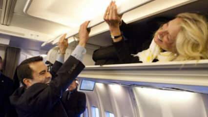 01 de abril piada de Jill Biden para repórteres no avião!