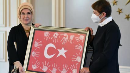 A primeira-dama Erdoğan se reuniu com professores!