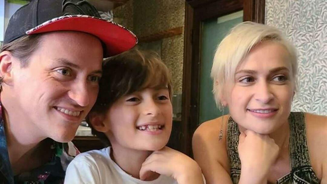 Halyna Hutchins com seu marido Matthew Hutchins e seu filho