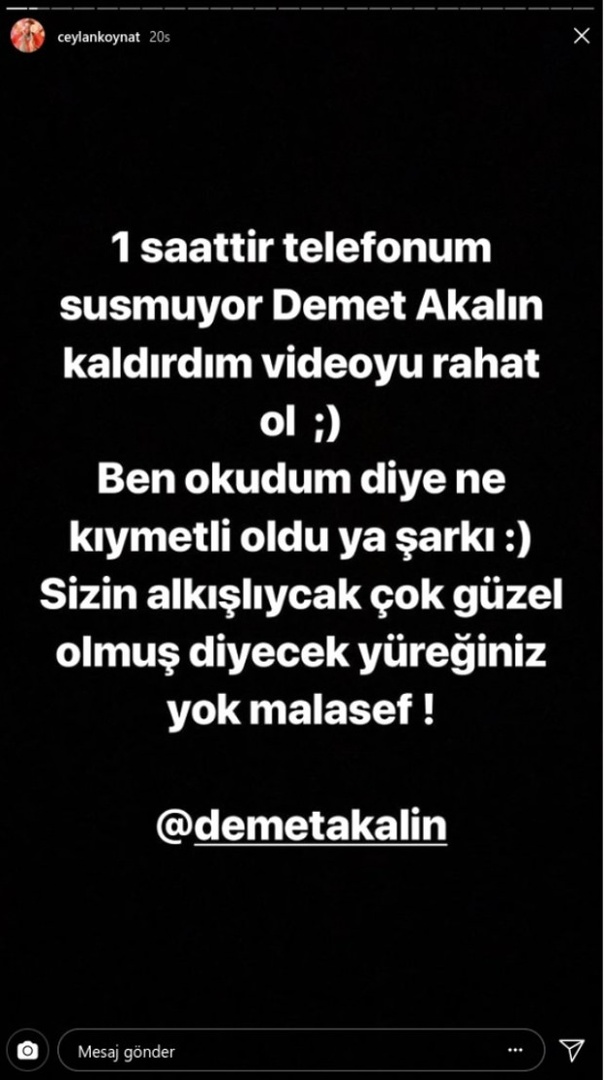 Impede Ceyla Koynat, que lê a música de Demet Akalın novamente!
