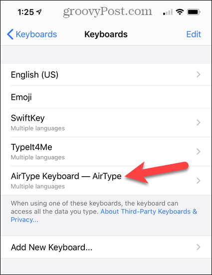 Toque em Teclado AirType na lista de teclados do iPhone