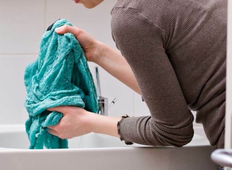 Como são removidas as manchas do cobertor? Como lavar cobertores Limpeza de cobertores!
