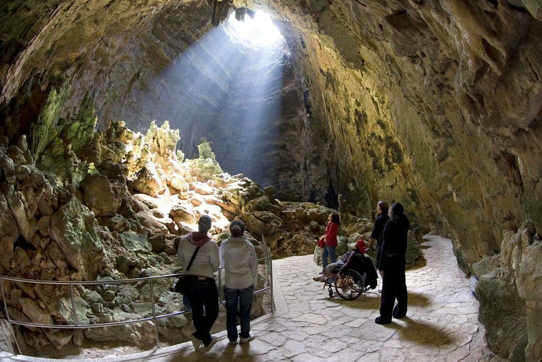 Cavernas Grotte di Castellana