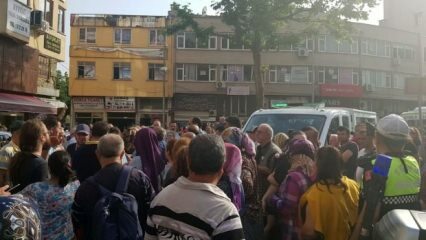 Reagindo ao movimento no funeral de Eşref Kolçak