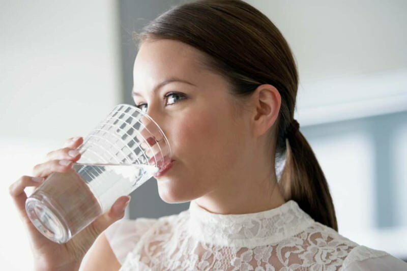 o consumo de água permite que os vírus do corpo sejam removidos do corpo em pouco tempo
