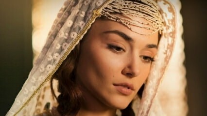 Fotos impressionantes de Hande Erçel, um dos atores do filme "Mevlana" em Mest-i Aşk!