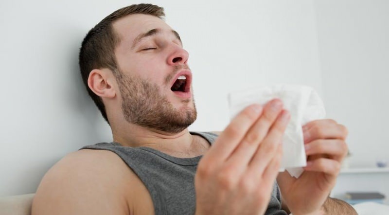 Espirrar é um sinal de corona? Sintomas de alergia e coronavírus