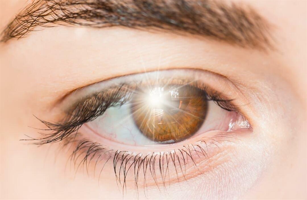 O que causa flashes de luz no olho e como é tratado?