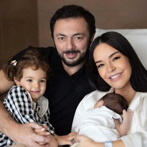Selim Selimoğlu bengü e seus filhos