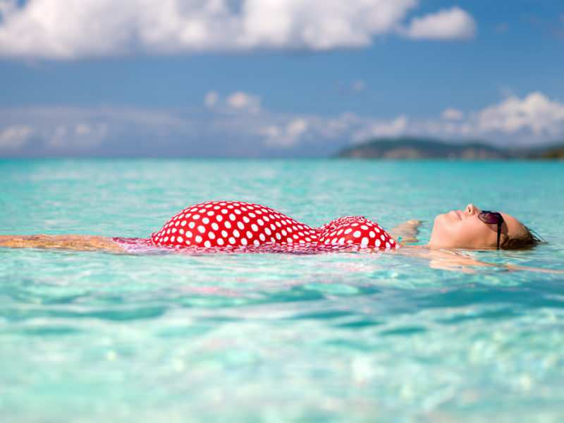 Posições de natação e benefícios durante a gravidez! É possível nadar no mar ou na piscina termal durante a gravidez?