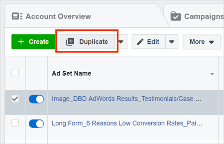 Marque a caixa de seleção ao lado do seu conjunto de anúncios e clique em Duplicar.