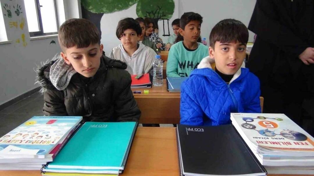 crianças sobreviventes do terremoto começaram aulas em outras cidades