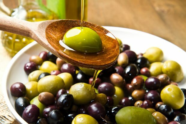 Quais são os benefícios da azeitona? Como é consumida a folha de oliveira? Se você engolir sementes de oliva ...
