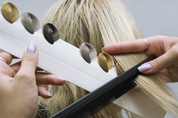 Como escolher um corante adequado para a cor do cabelo