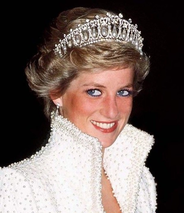Kate Middleton usava a coroa da princesa Diana