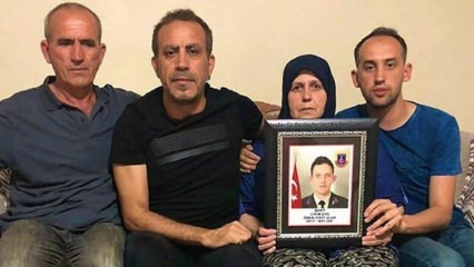Visita de Haluk Levent à família dos mártires de Bergama