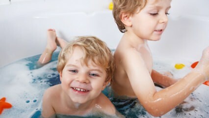 Como a criança mais velha deve ser banhada? 