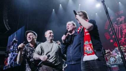 A banda de rock alemã Toten Hosen tocou pela Turquia Mais de 1 milhão de euros foram arrecadados!