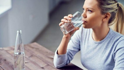 É prejudicial beber muita água?
