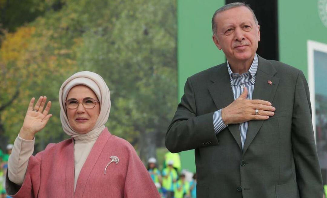 Emine Erdoğan agradeceu a Escola Secundária Ayaskent İrfan Kırdar em Izmir