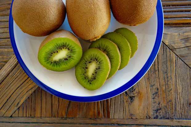 Quais doenças o kiwi se beneficia?
