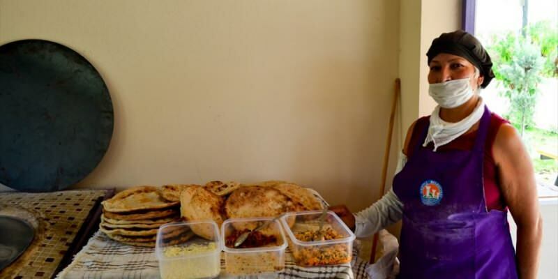 As mulheres de Mersin contribuem para o orçamento familiar com suas casas tandoori!