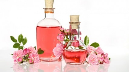 Quais são os benefícios da água de rosas para a pele? Como a água de rosas é aplicada na pele? Máscara de água rosa