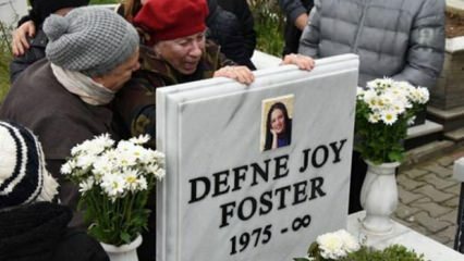 Defne a 8ª morte de Joy Foster o ano foi comemorado